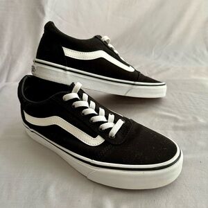NEW VANS Ward Canvas Women’s Skater Shoes